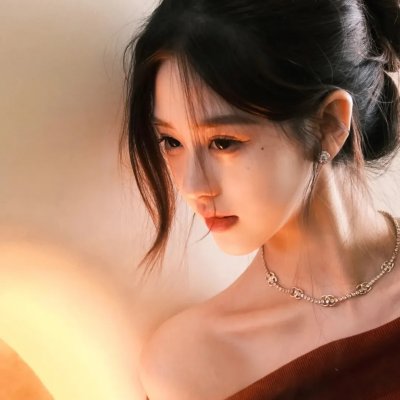茜色少女